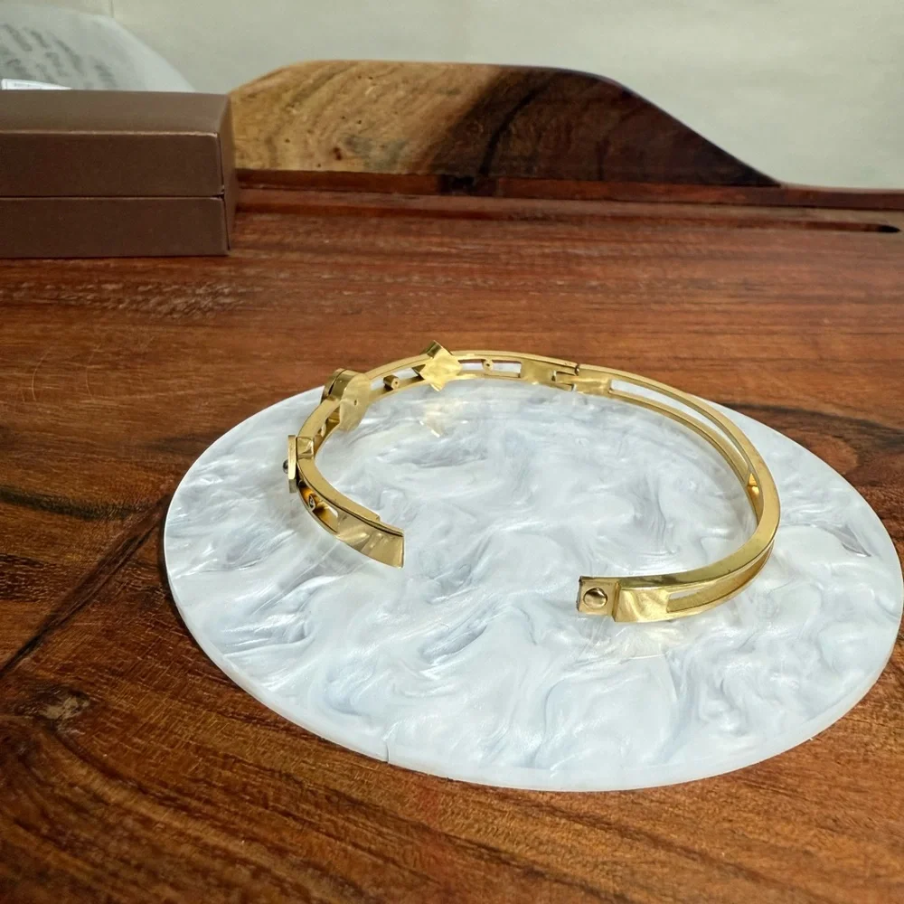 Gold Plated clover motifs Titanium Steel bangle white mother ofpearl green stone
